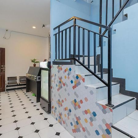 Reddoorz Near Mayapada Hospital سورابايا المظهر الخارجي الصورة