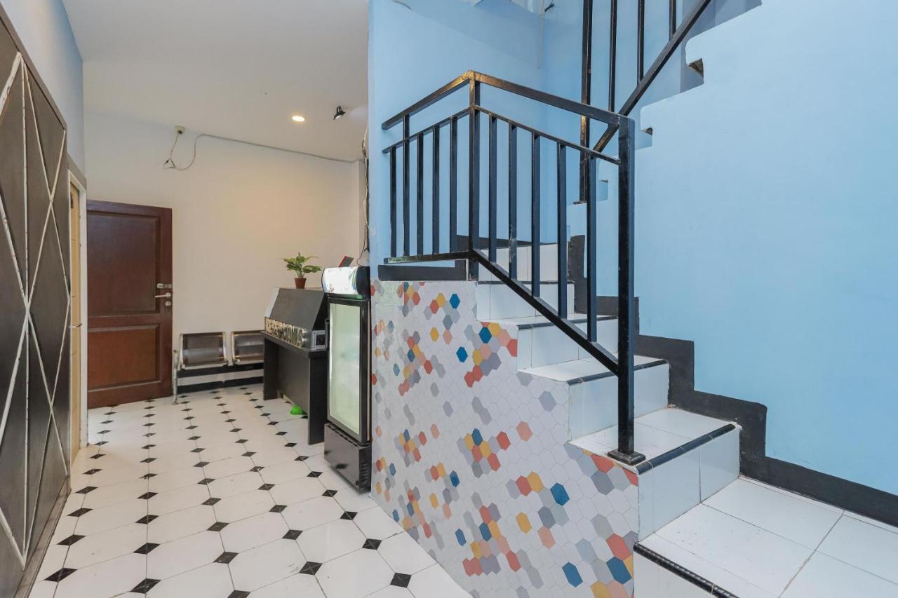 Reddoorz Near Mayapada Hospital سورابايا المظهر الخارجي الصورة