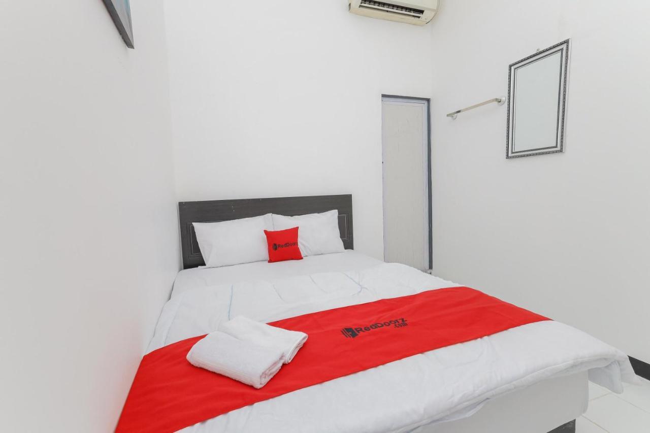 Reddoorz Near Mayapada Hospital سورابايا المظهر الخارجي الصورة