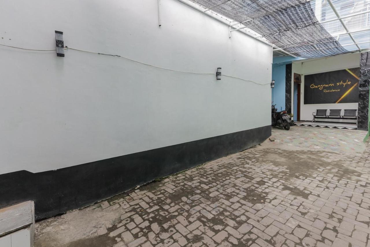 Reddoorz Near Mayapada Hospital سورابايا المظهر الخارجي الصورة