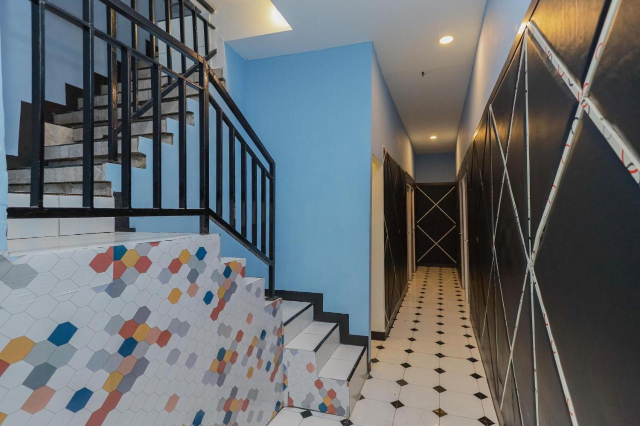 Reddoorz Near Mayapada Hospital سورابايا المظهر الخارجي الصورة