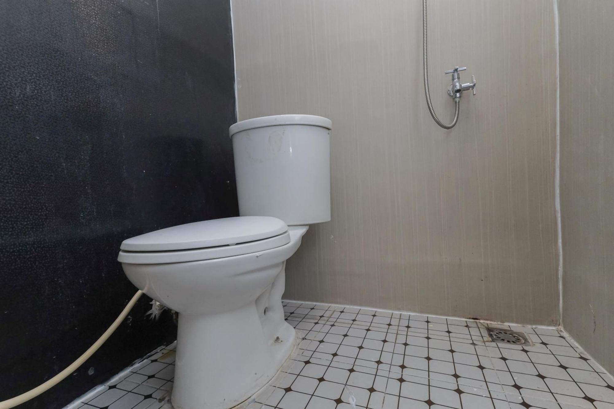 Reddoorz Near Mayapada Hospital سورابايا الغرفة الصورة